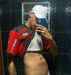 Ch gay pour baiser avec un casque de réalité virtuelle