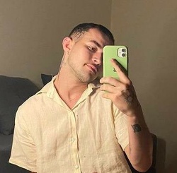 Maître cherche jeune soumis