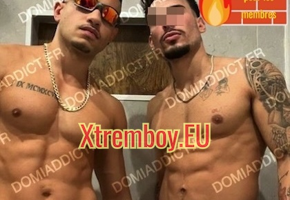 DEUX BOGOSS POUR FAIRE DE TOI UN BON PASSIF (1537 visits) Nous avons décidé de dépraver un jeune gay, on est sur DomiAddict pour te capter. Tu seras cagoul... DEUX BOGOSS POUR FAIRE DE TOI UN BON PASSIF