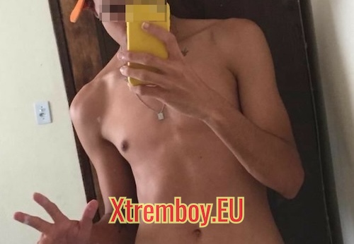 DELIRE SUR DOMIADDICT Histoire gay publiée le 18/02/2024 (1381 visits) Je m'emmerde et j'ai la flemme d'aller traîner à l'extérieur pour trouver une bouche ou un cul de... DELIRE SUR DOMIADDICT Histoire gay publiée le 18/02/2024