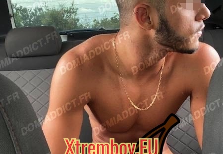 Hétéro, recherche homme autoritaire pour me soumettre à la fellation, frottage et au sperme.