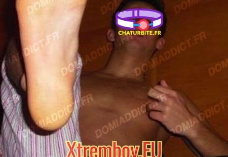Clermont-Ferrand - Ptit clebs bon lécheur de panards (82 visits) Jeune mec de 29 ans très fétichiste des pieds, cho7, skets... Uniquement soumis, donc pas intéres... Clermont-Ferrand - Ptit clebs bon lécheur de panards