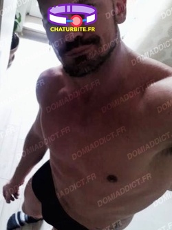 Soumis maso à Biarritz cherche fisteur patient ou Maître BDSM pour fist, gorge profonde et séquestration